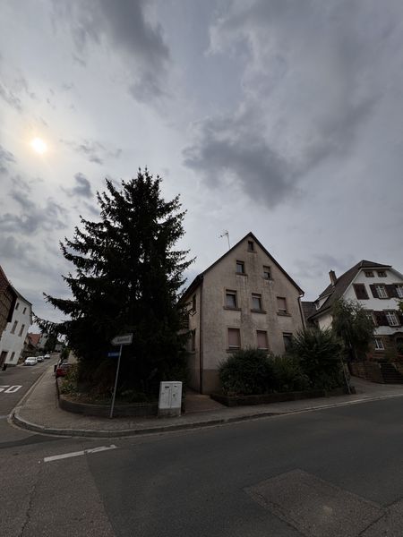 Großzügiges Einfamilienhaus in Flehingen, 2 Garagen und viel Ausbaupotenzial